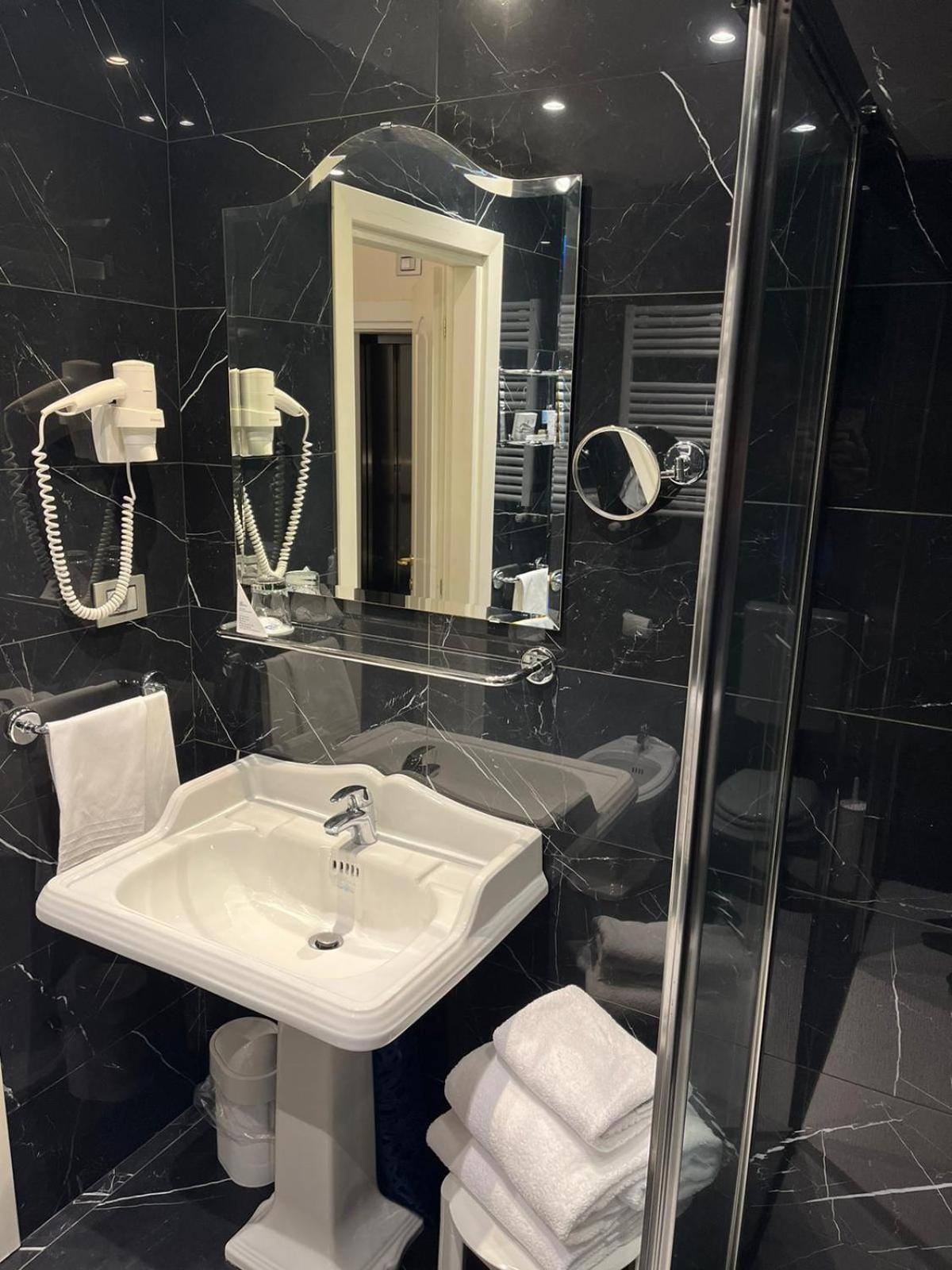 Zanhotel Tre Vecchi Bolonya Dış mekan fotoğraf